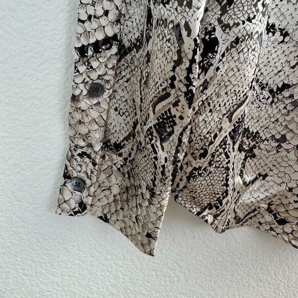 Equipment Shirt Top Womens Size M Snake Print Long-Sleeve Button Silk Blouse - Picture 8 of 10